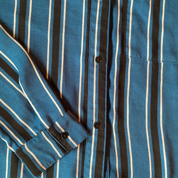 Oversized button down blue shirt - Picture 2 of 2